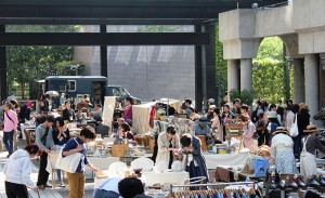 archills_fleamarket1